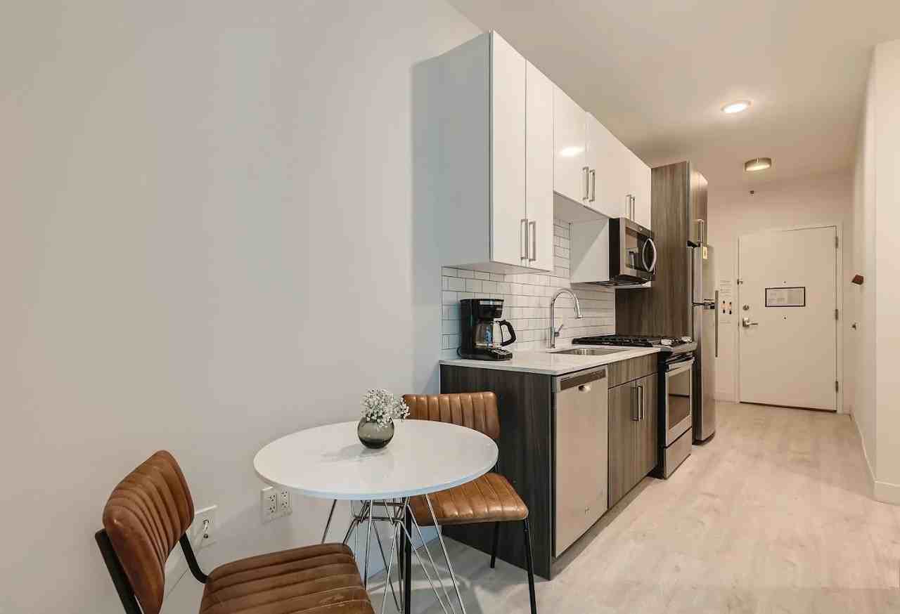 797 S Michigan Ave - Photo 6 of 17