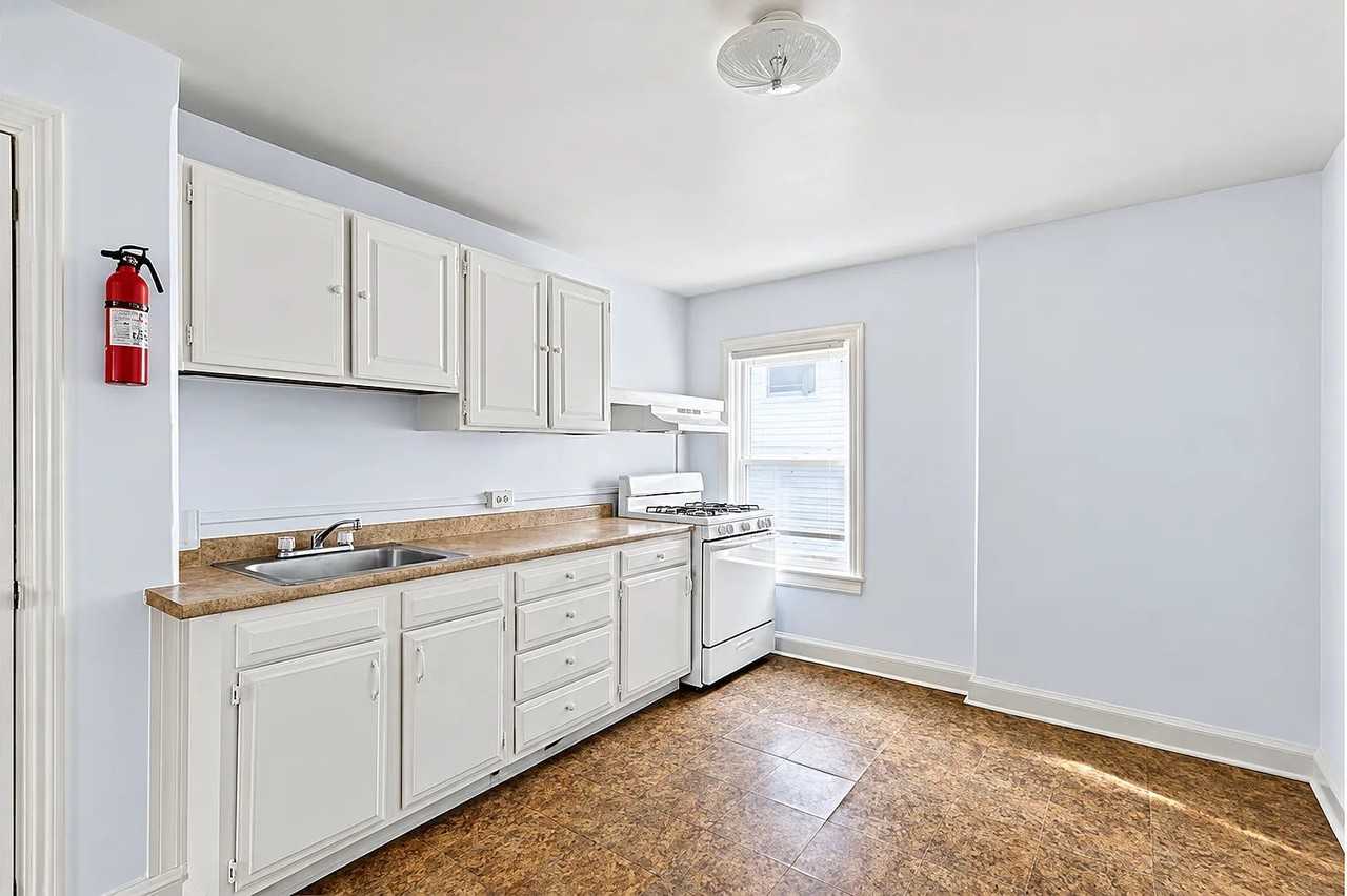 2301 N Washington St #8 - Photo 3 of 9