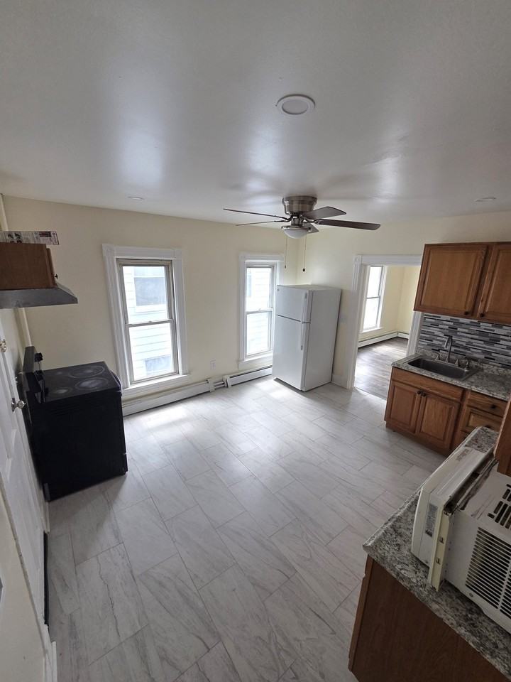 261 Division St #2ndFL - Photo 4 of 6