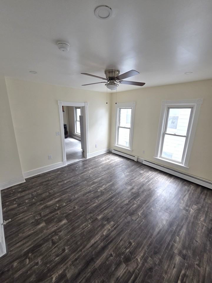 261 Division St #2ndFL - Photo 5 of 6