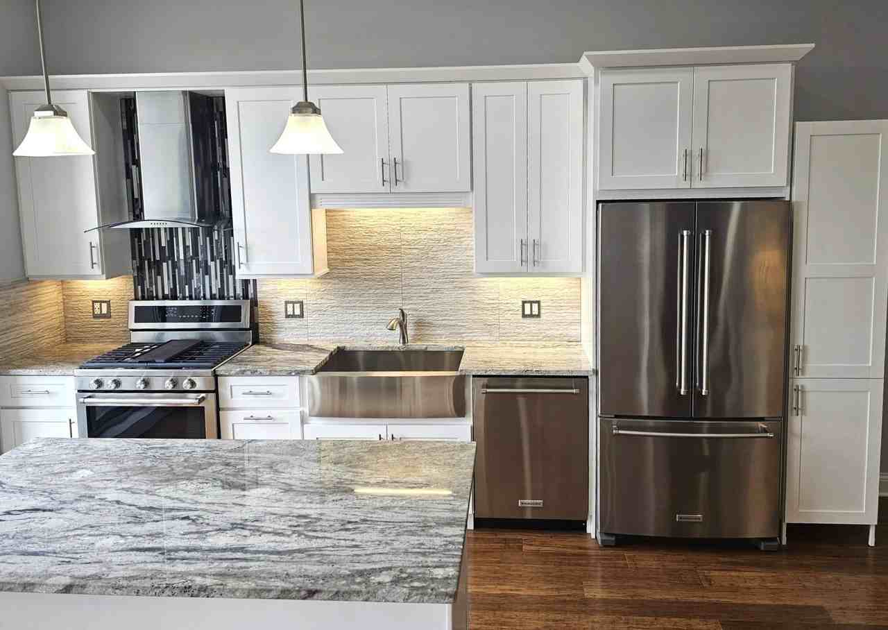 831 S Wells St - Photo 3 of 10