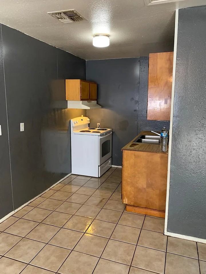 102 San Diego St #A - Photo 6 of 11