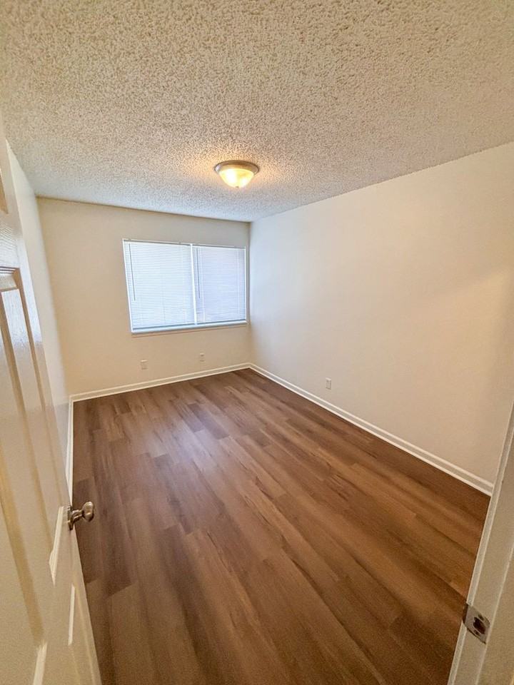 Vintage Apartments - Photo 6 of 26