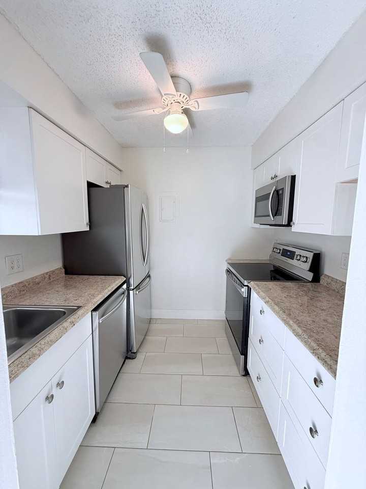 5649 Midnight Pass Rd - Photo 4 of 33