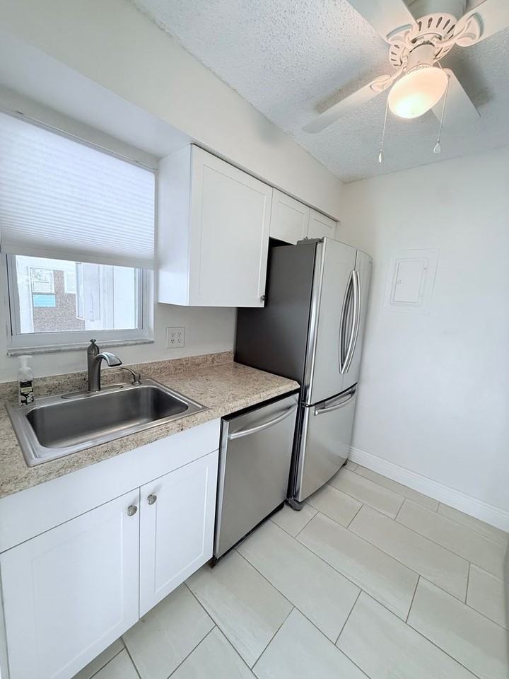 5649 Midnight Pass Rd - Photo 5 of 33