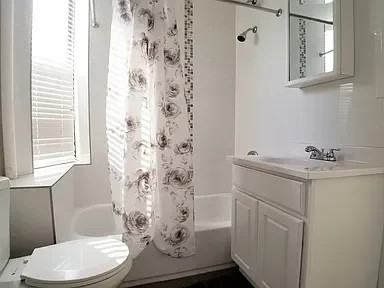 864 Troy Avenue #1B - Photo 2 of 3