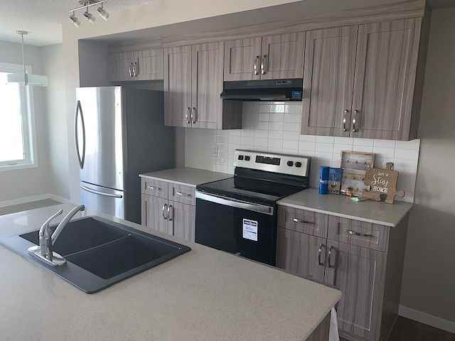 17221 9 Ave Sw - Photo 3 of 10