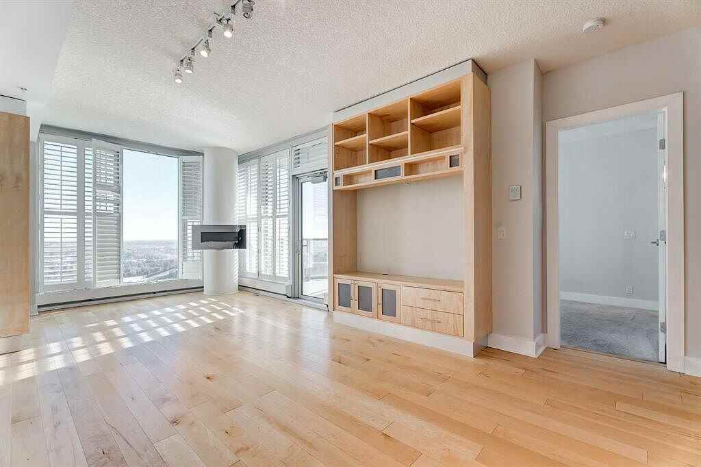 433 Arriva Condominiums - Photo 4 of 27