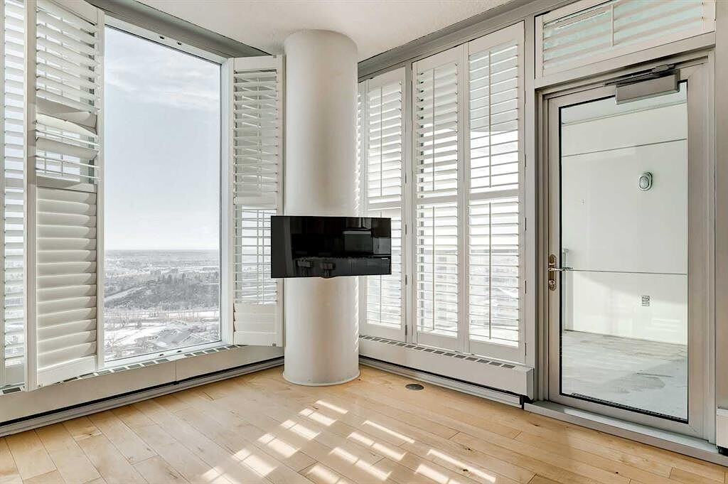 433 Arriva Condominiums - Photo 5 of 27