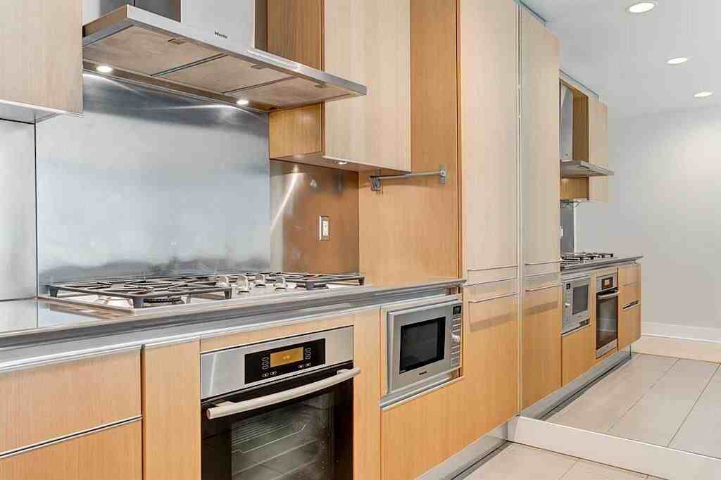 433 Arriva Condominiums - Photo 7 of 27