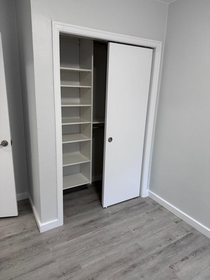 13835 110a Ave Nw - Photo 2 of 36