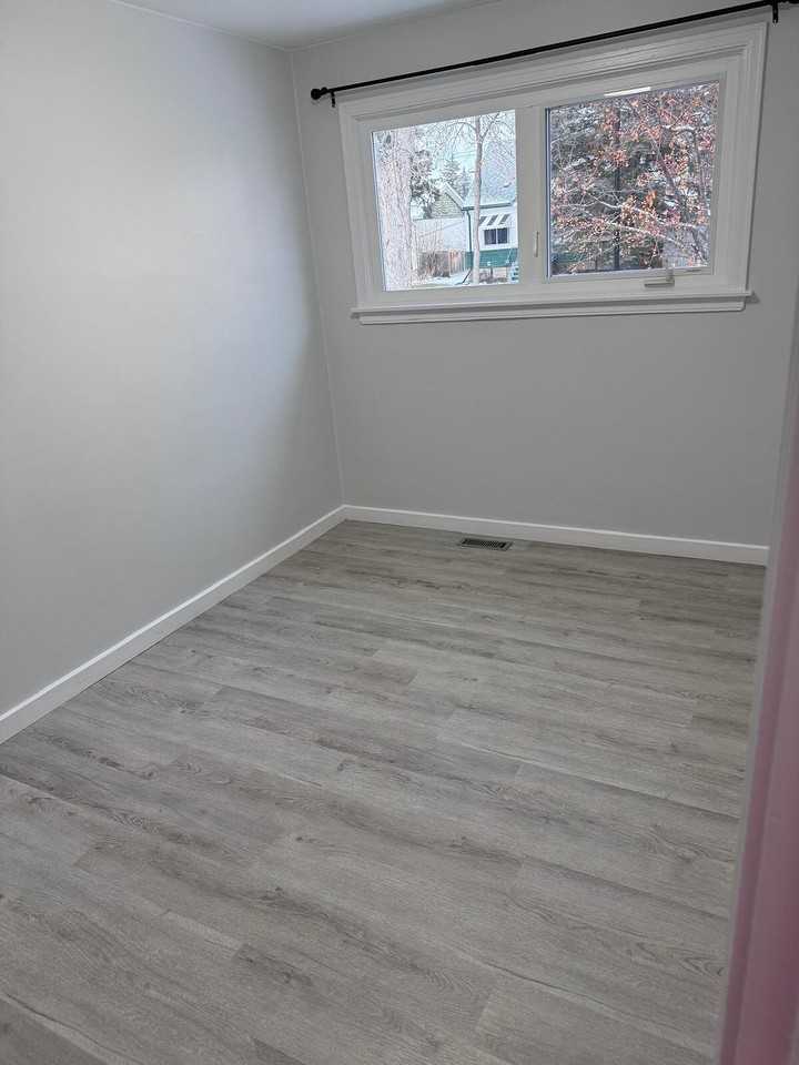 13835 110a Ave Nw - Photo 3 of 36