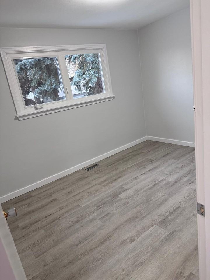 13835 110a Ave Nw - Photo 5 of 36