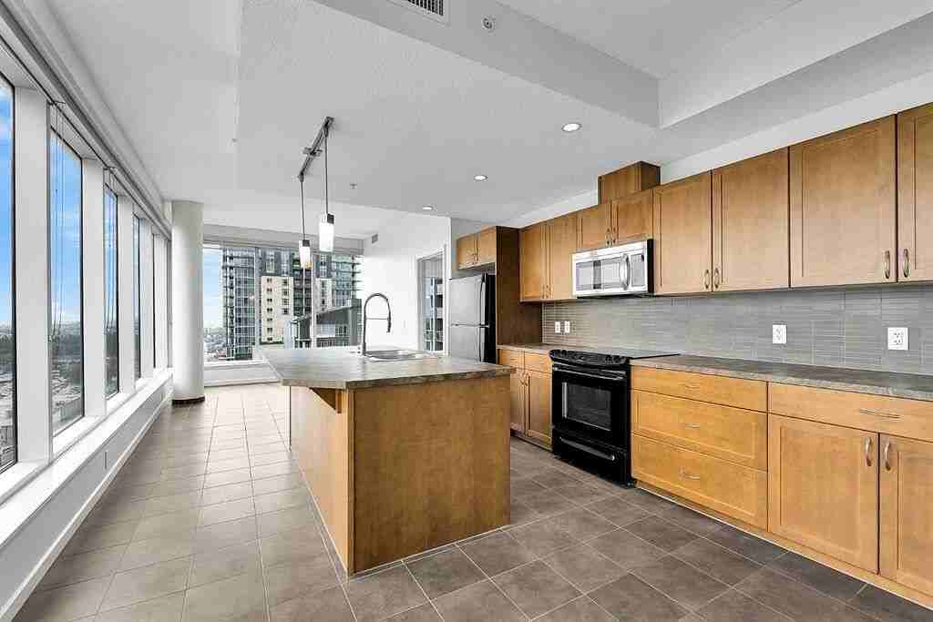 211 13 Ave Se - Photo 2 of 31