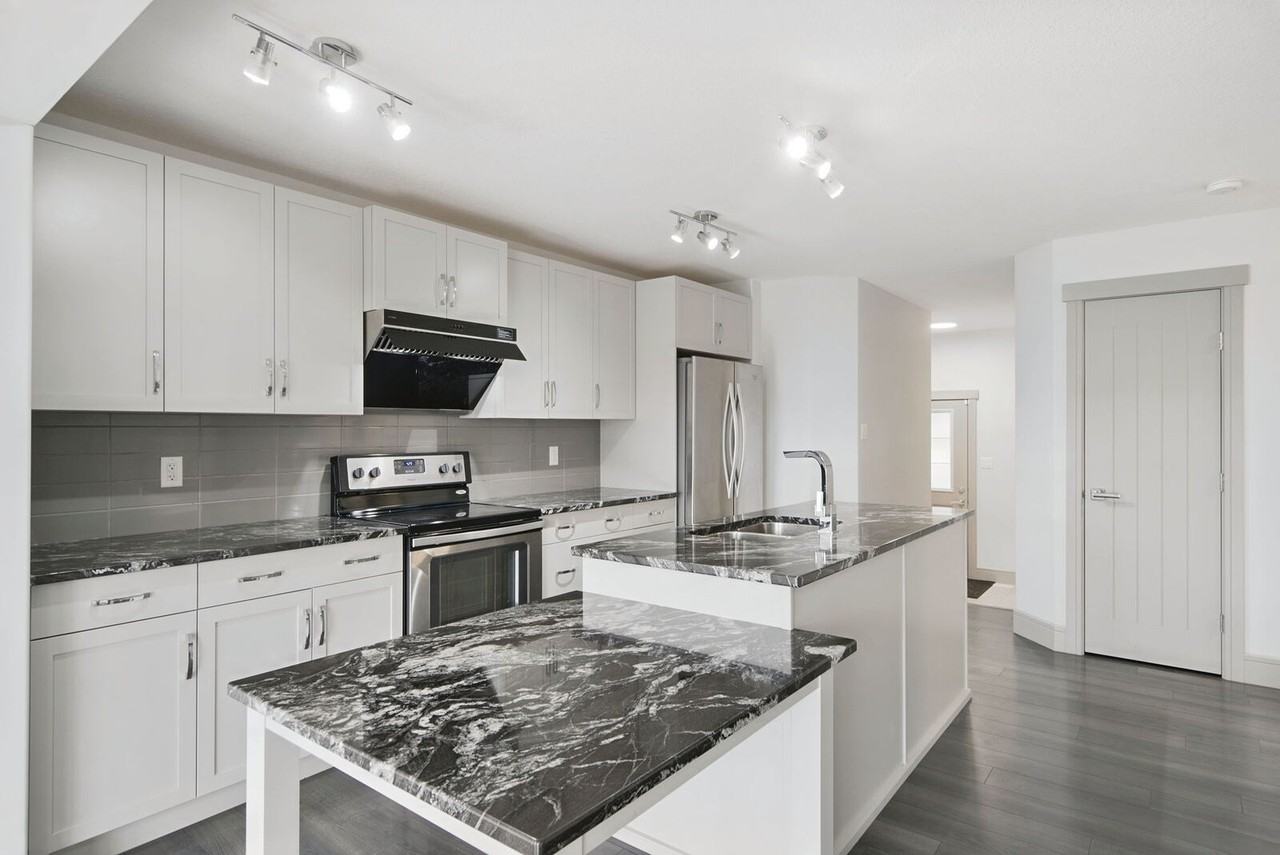 7307 Armour Cres Sw - Photo 2 of 18