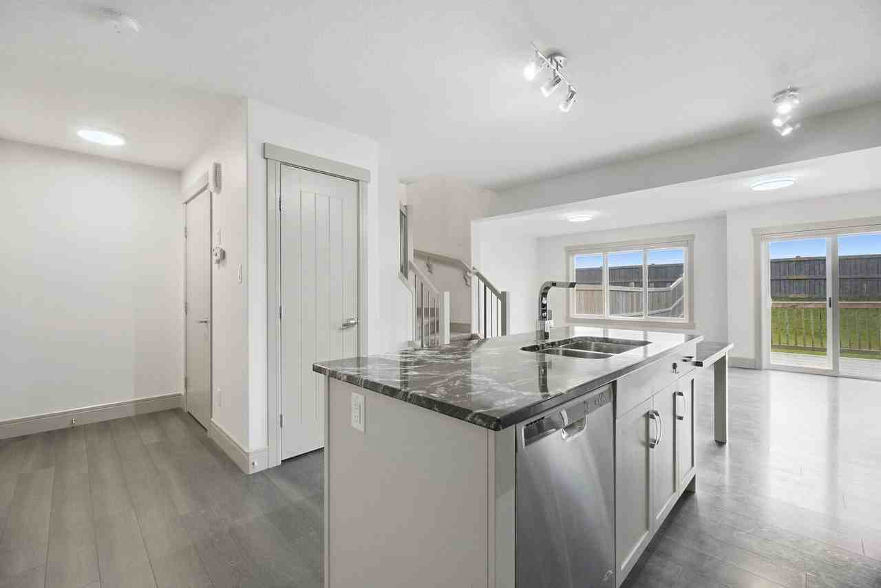 7307 Armour Cres Sw - Photo 3 of 18