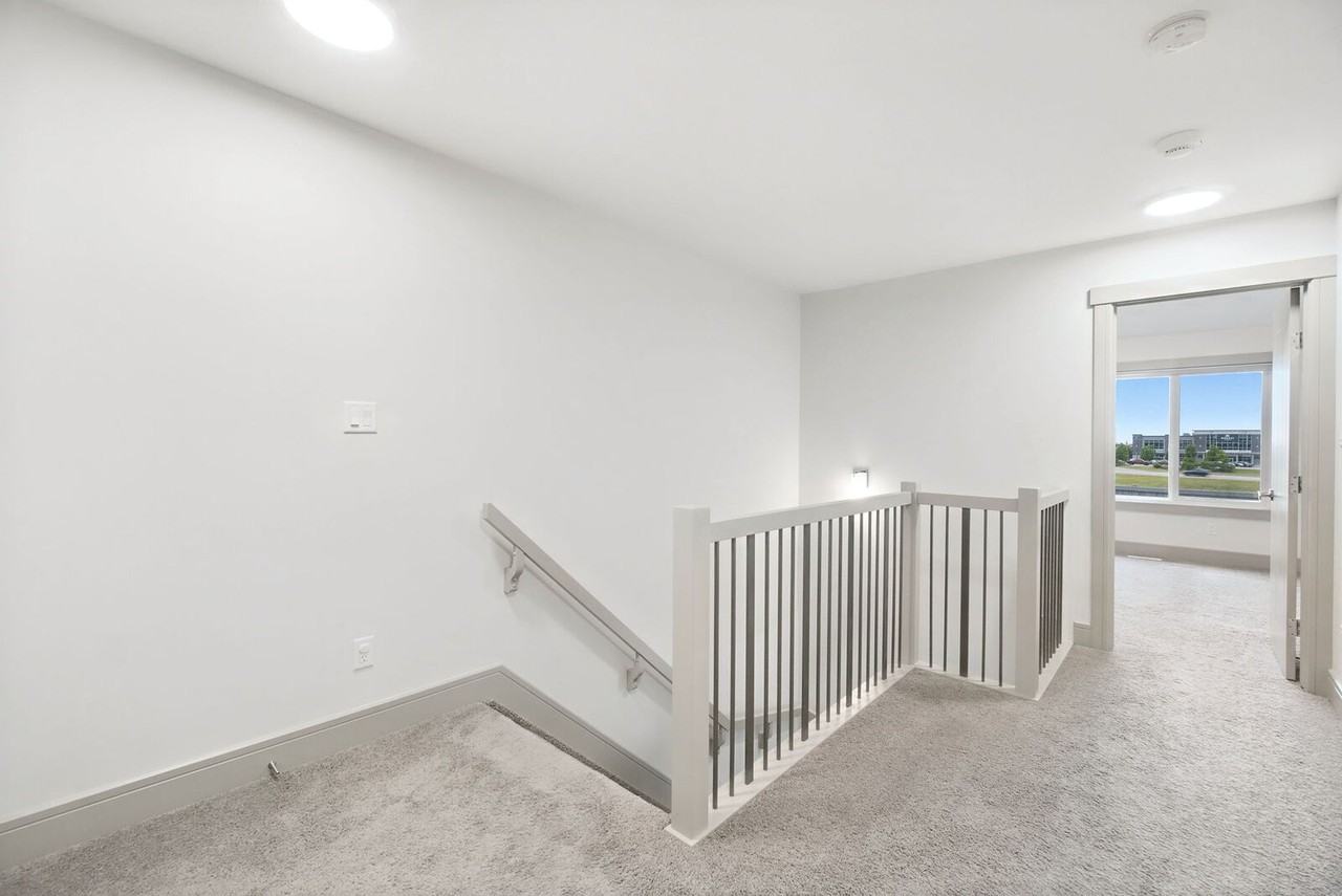 7307 Armour Cres Sw - Photo 6 of 18