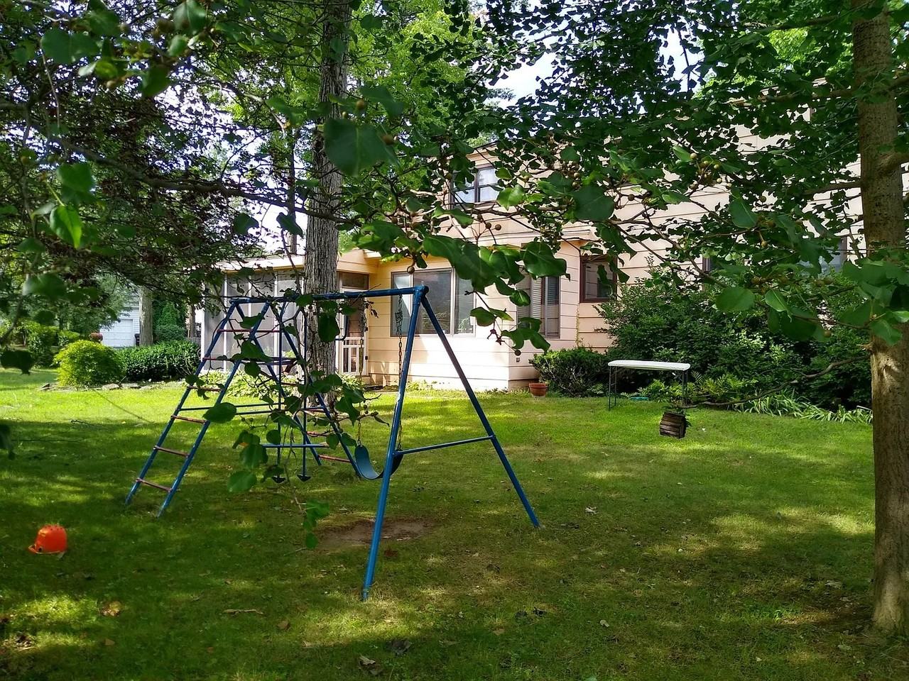 65 Saint Clair Dr #NA - Photo 3 of 13