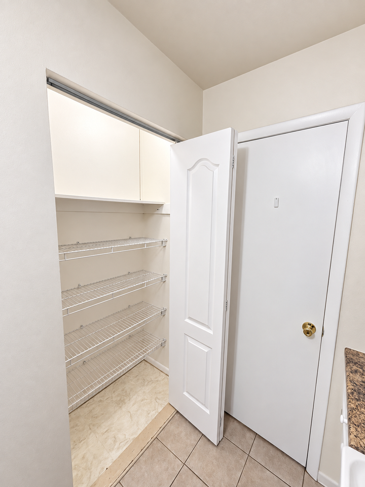 504 Meadowbrook Dr #504 - Photo 6 of 11