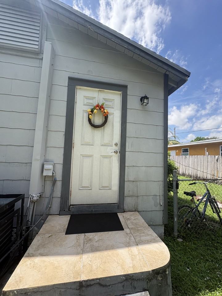 779 Nw 97th St #NA - Photo 5 of 10