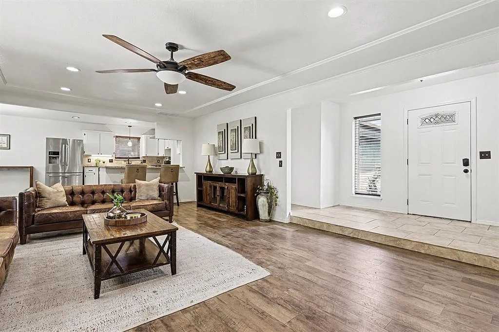 1316 Mockingbird Ln #NA - Photo 3 of 27