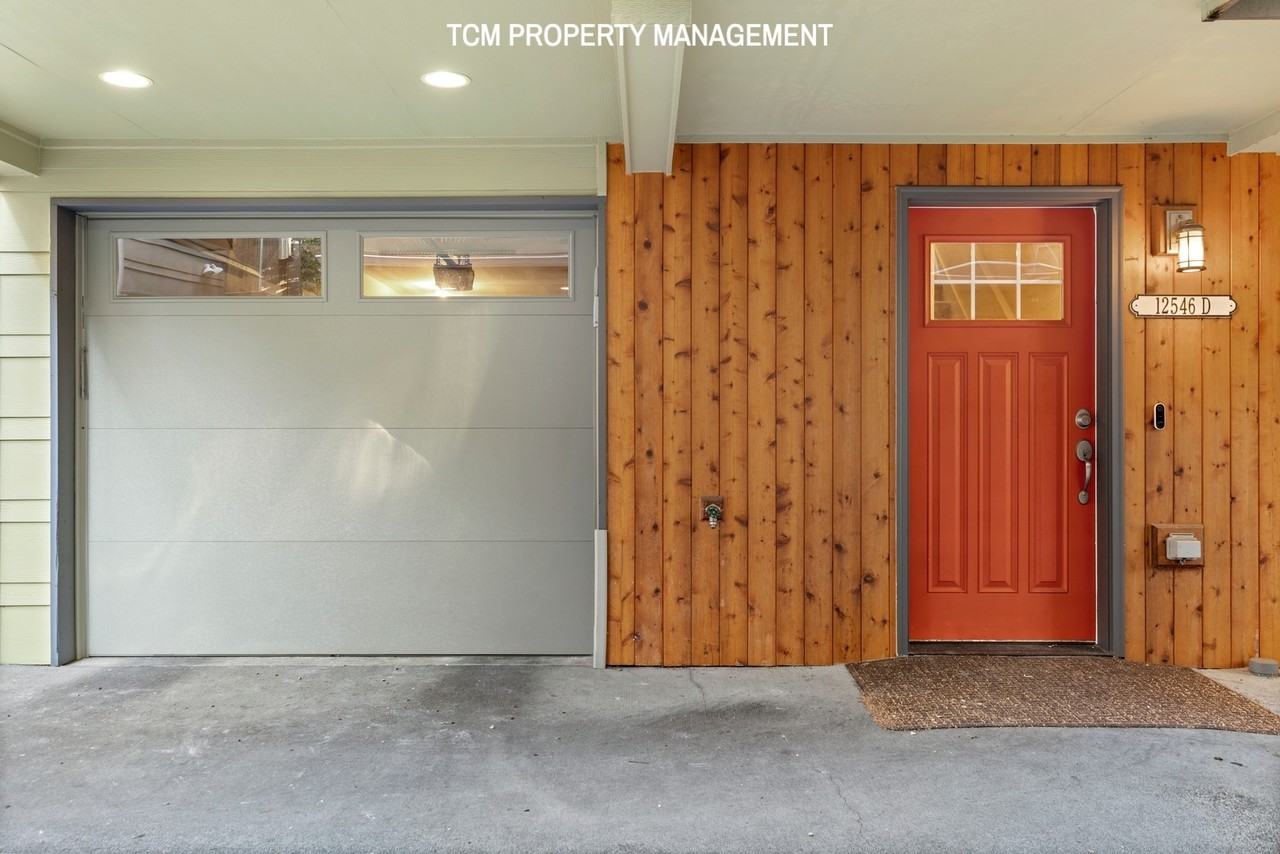 12546 35th Ave Ne #D - Photo 3 of 20