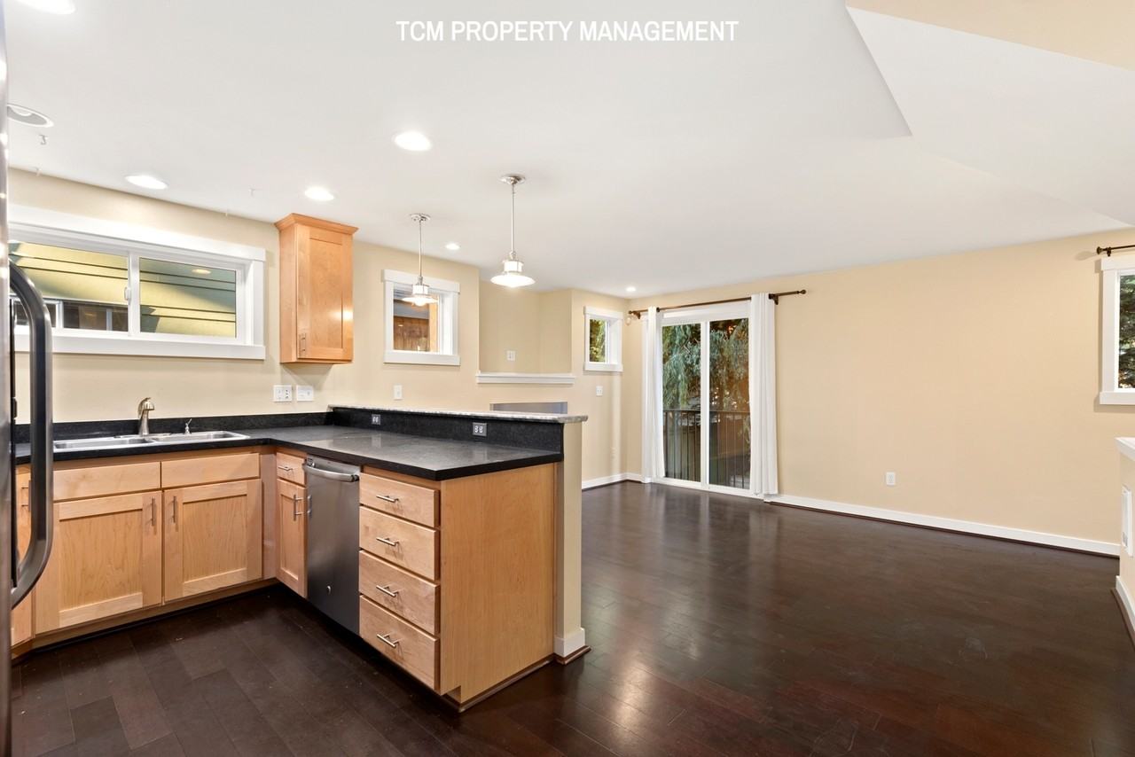 12546 35th Ave Ne #D - Photo 6 of 20