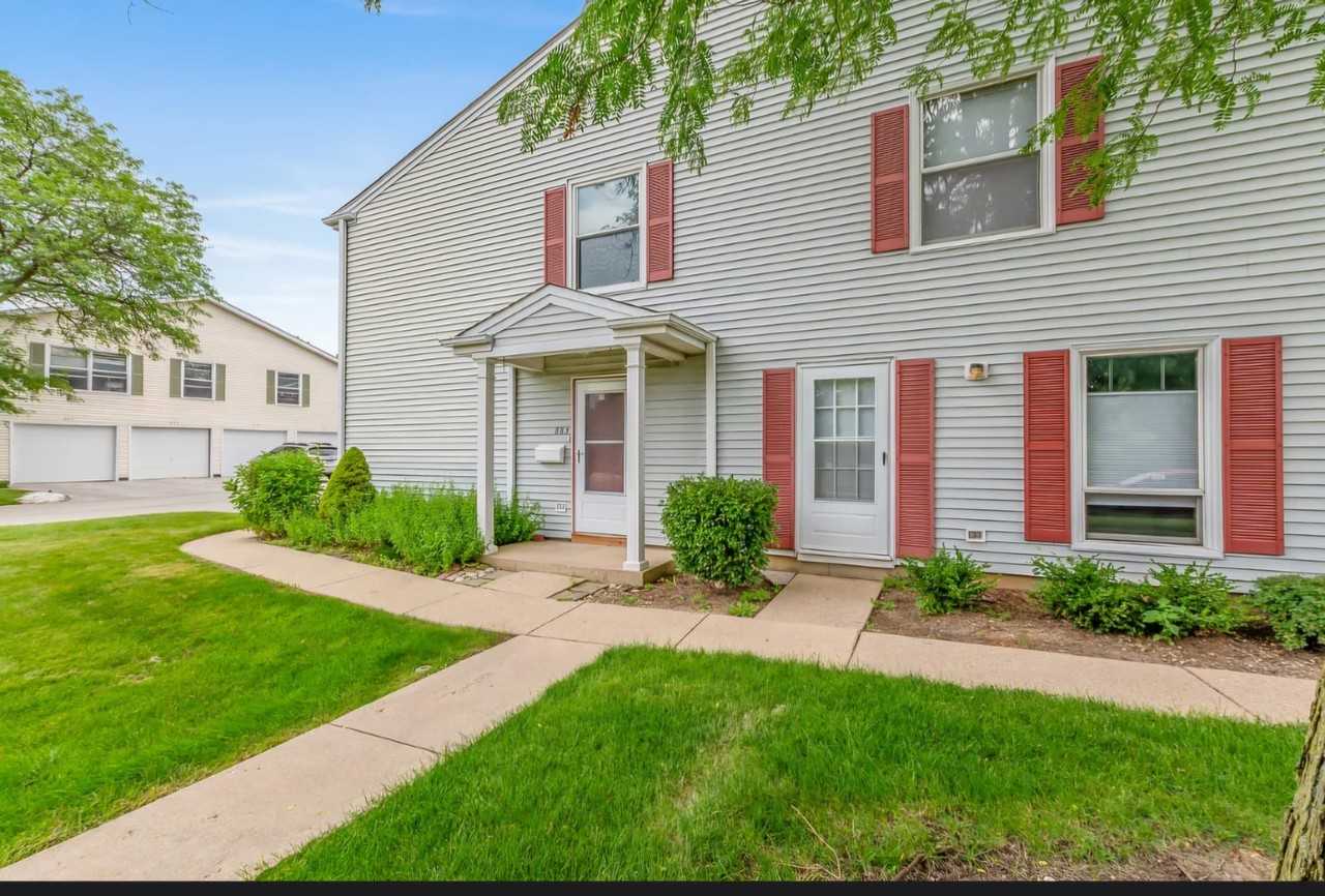 883 Wellington Ave #883 - Photo 2 of 18