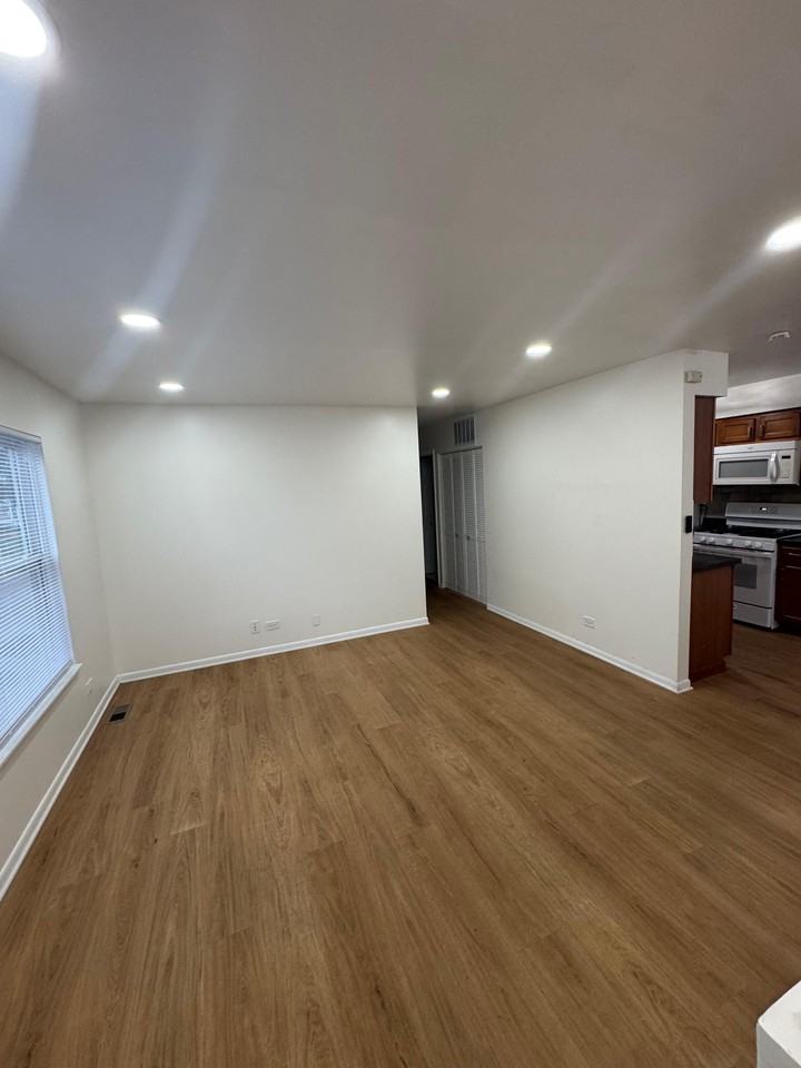 883 Wellington Ave #883 - Photo 4 of 18
