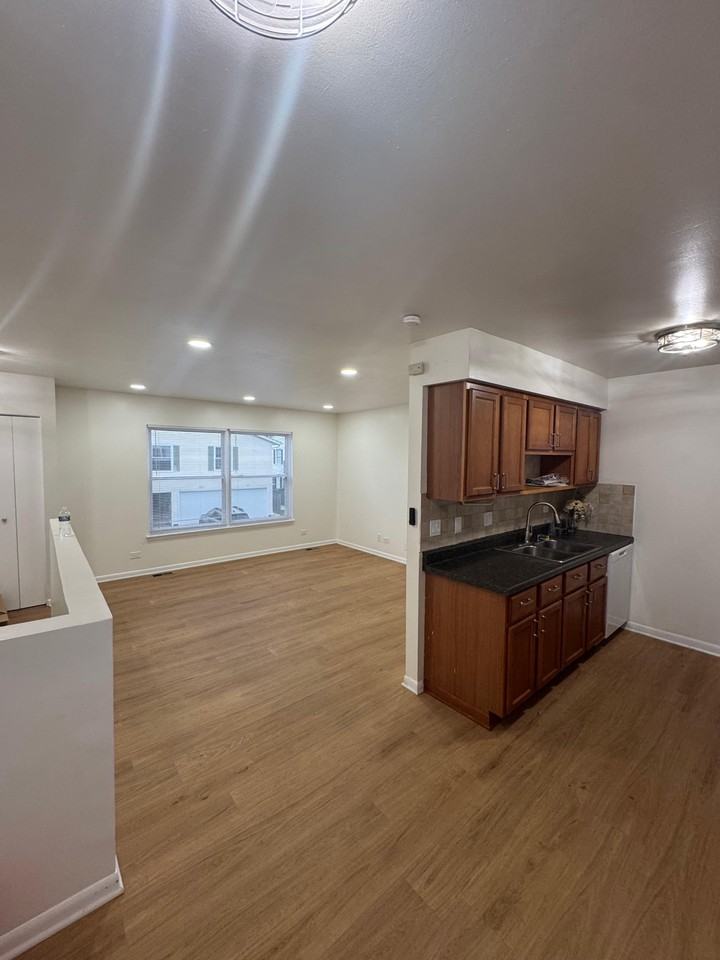 883 Wellington Ave #883 - Photo 7 of 18