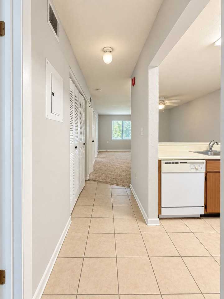 111 Se 16th Ave - Photo 2 of 14