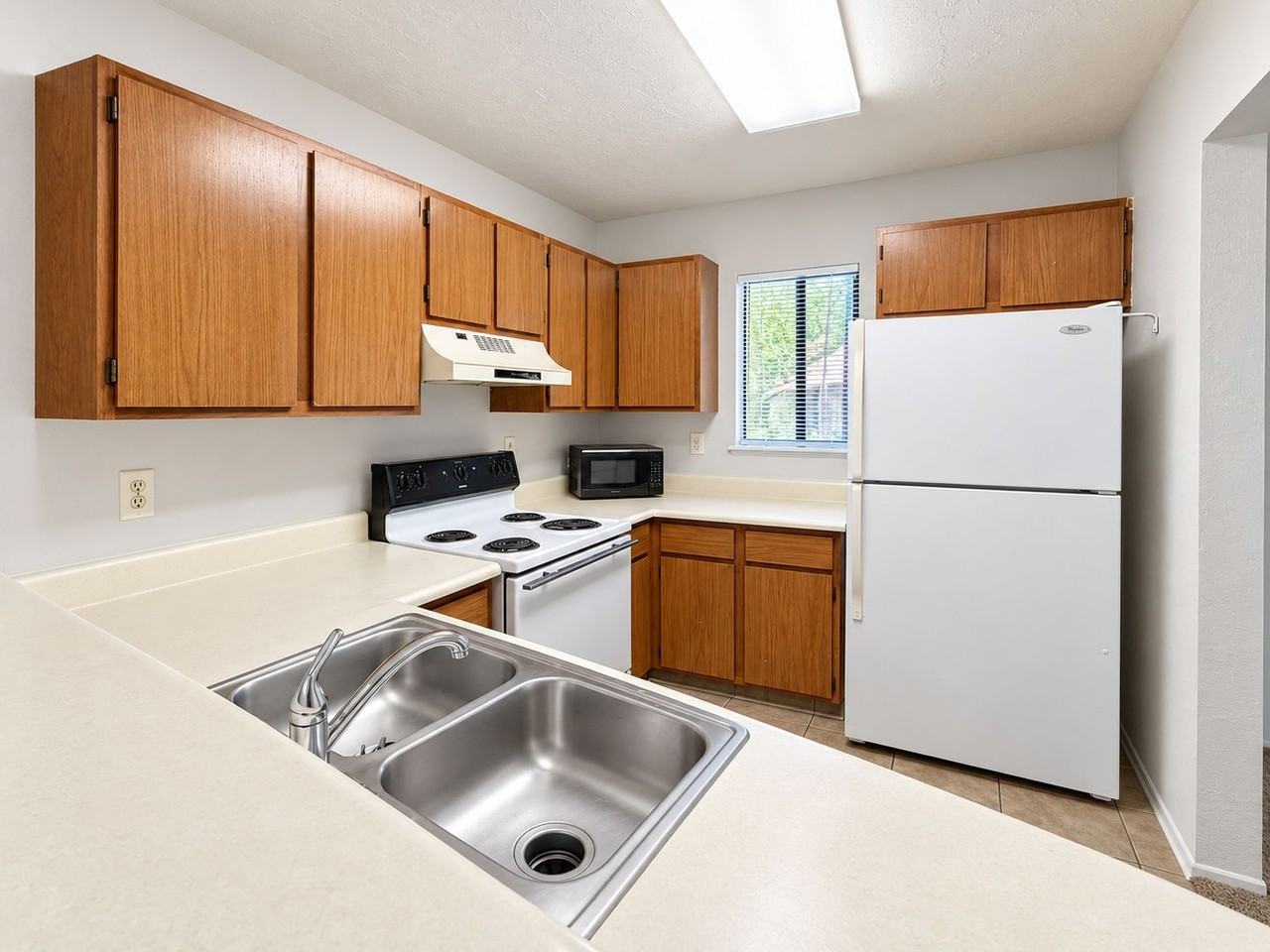 111 Se 16th Ave - Photo 3 of 14