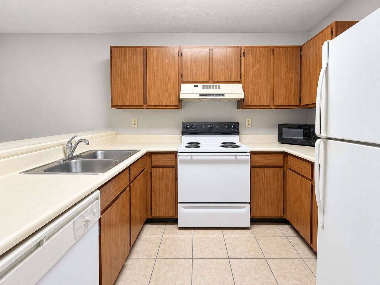 111 Se 16th Ave - Photo 4 of 14