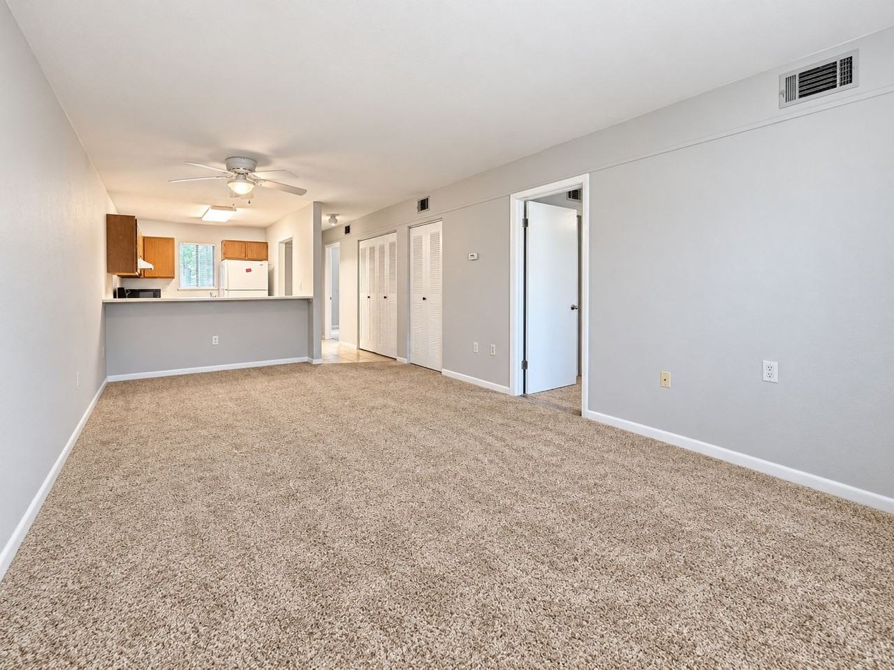 111 Se 16th Ave - Photo 5 of 14