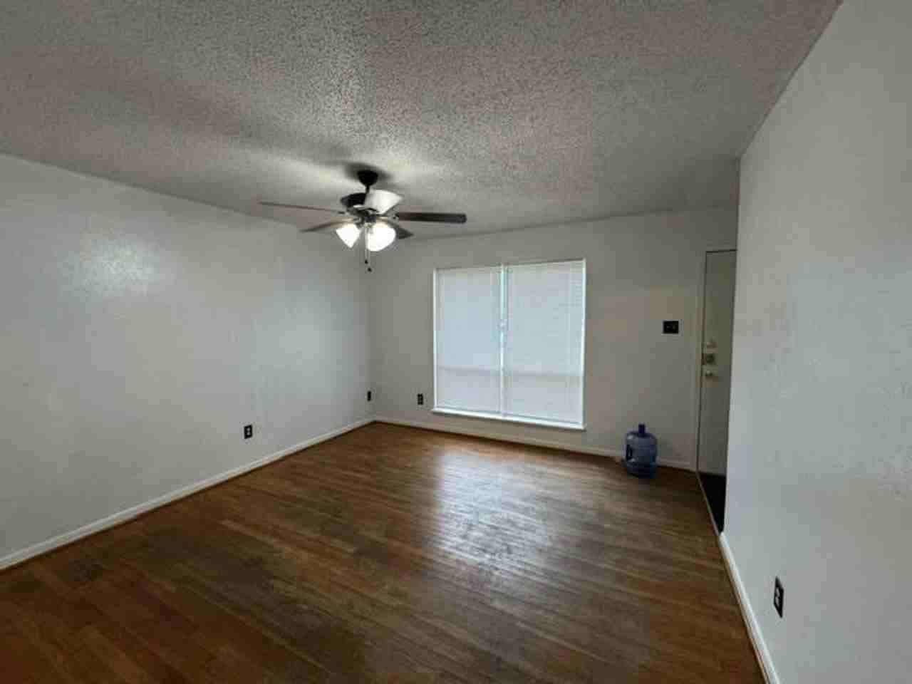 2812 Live Oak Dr - Photo 4 of 16