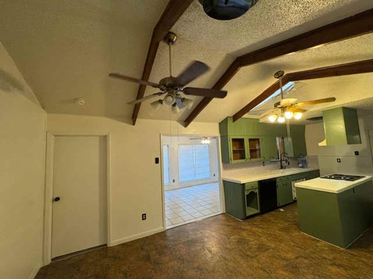 2812 Live Oak Dr - Photo 5 of 16