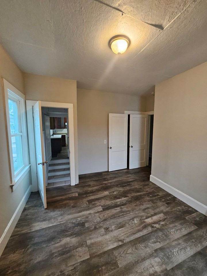 1104 Adams Ave - Photo 2 of 13