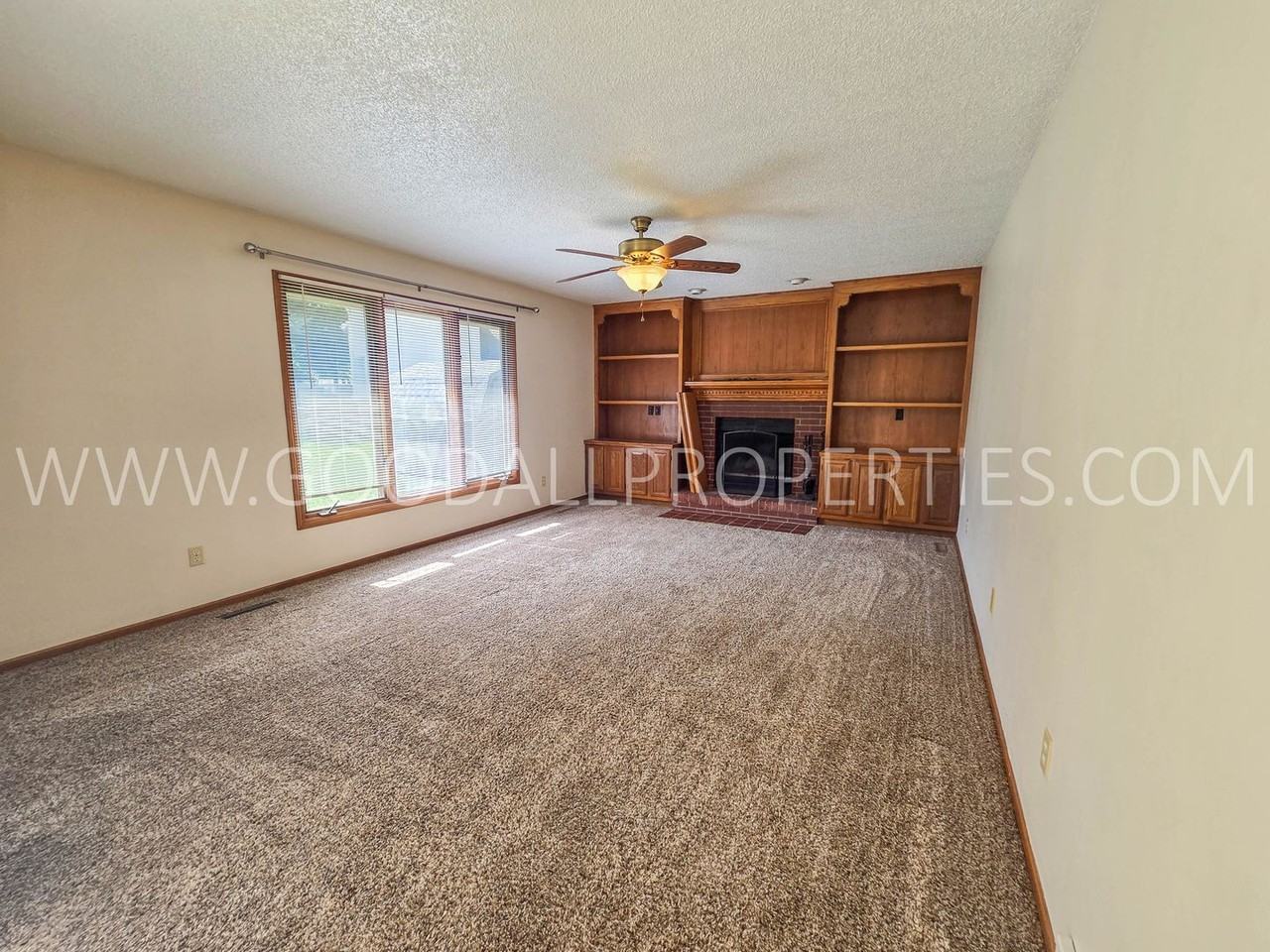 1104 Prairie View Dr - Photo 4 of 20