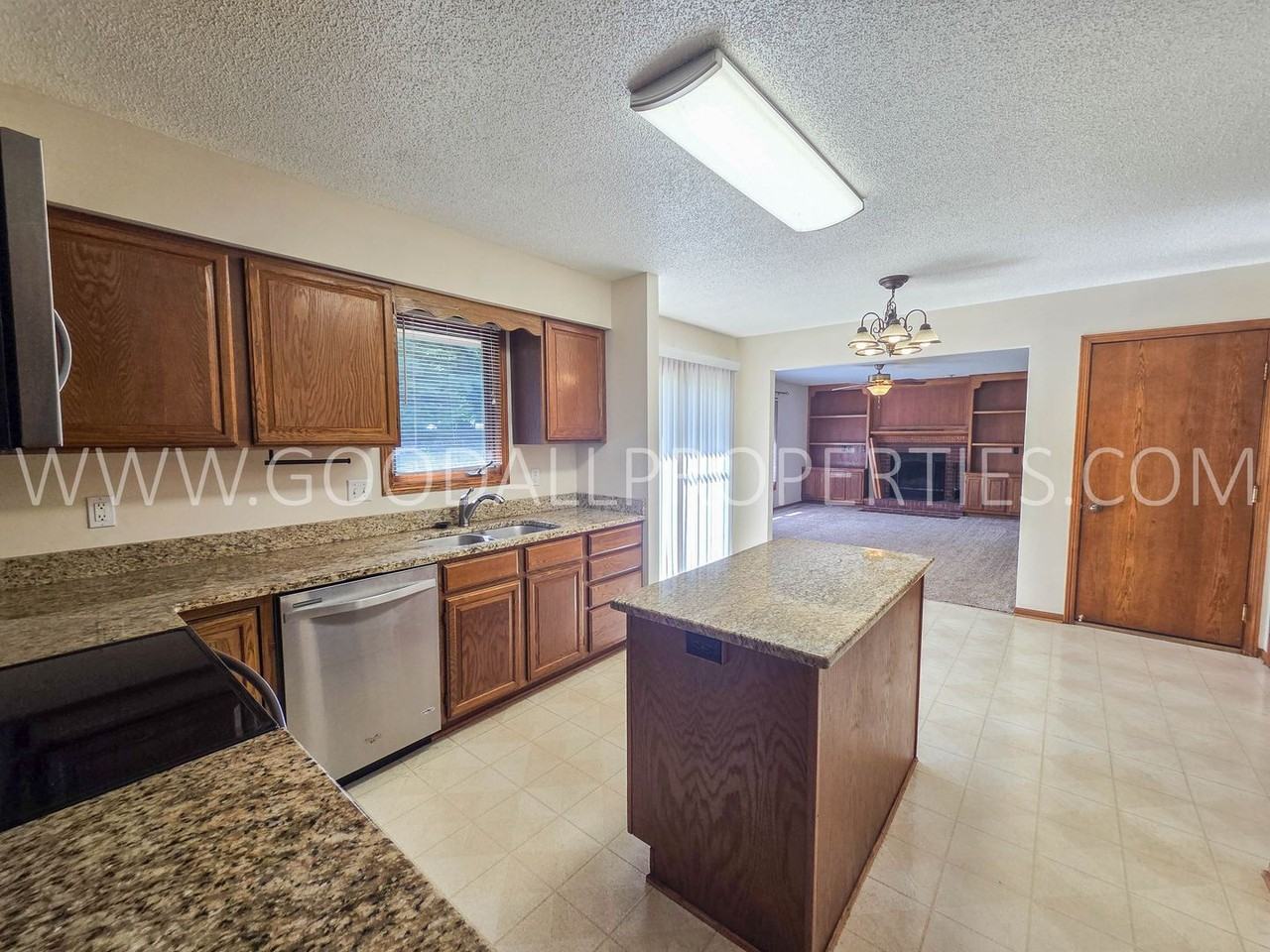 1104 Prairie View Dr - Photo 5 of 20