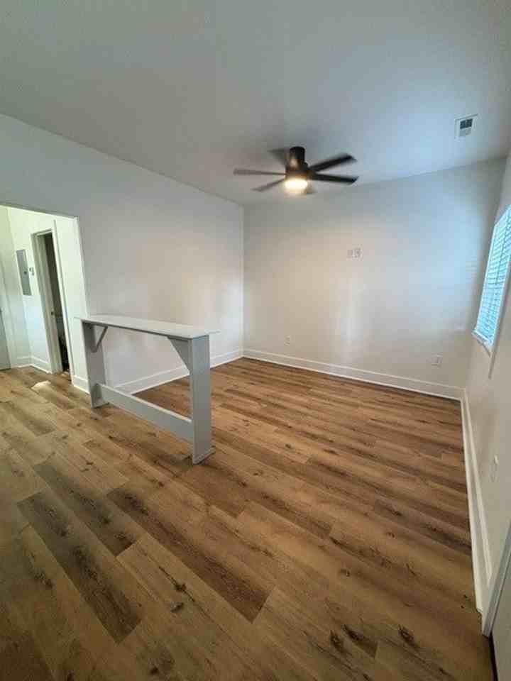 185 N Cherry St - Photo 5 of 16