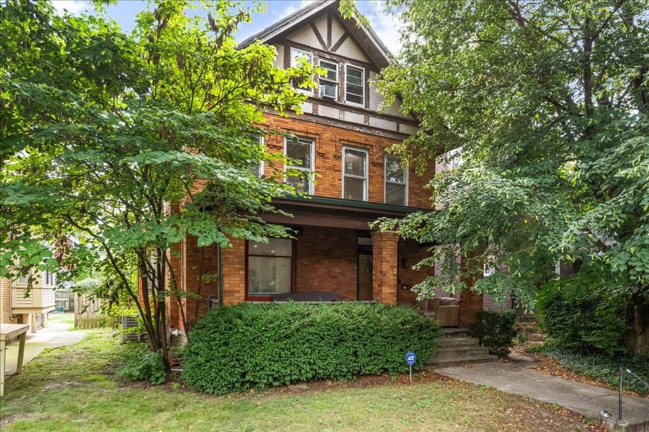 49 E Oakland Ave