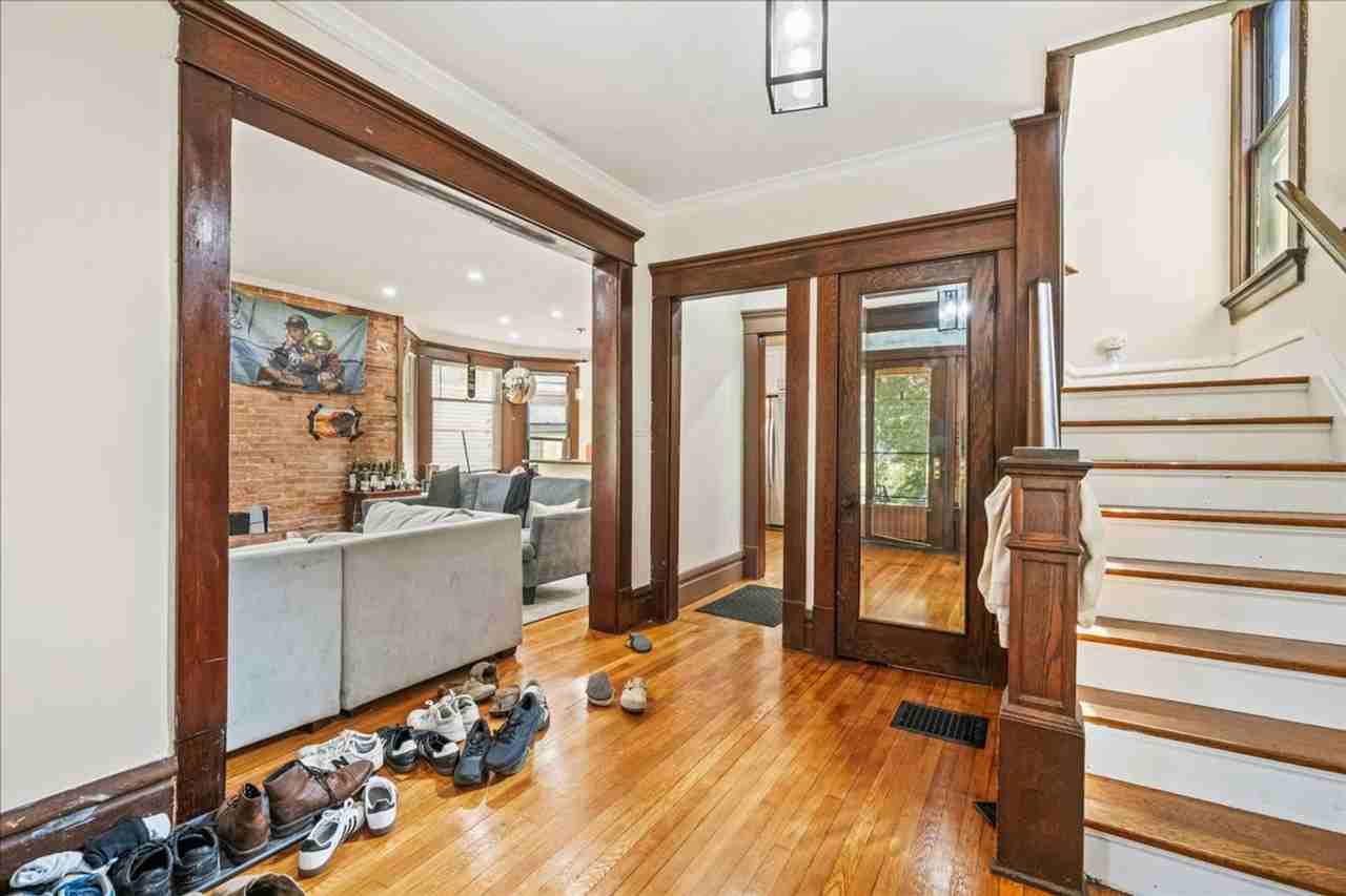 49 E Oakland Ave - Photo 5 of 34