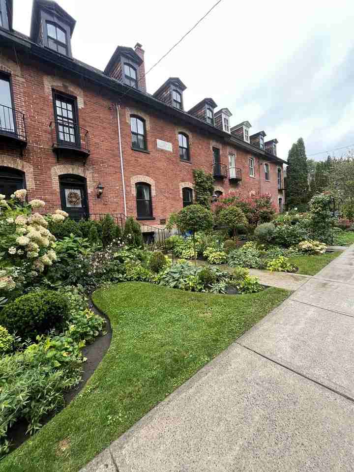 163 Mackay St - Photo 2 of 16