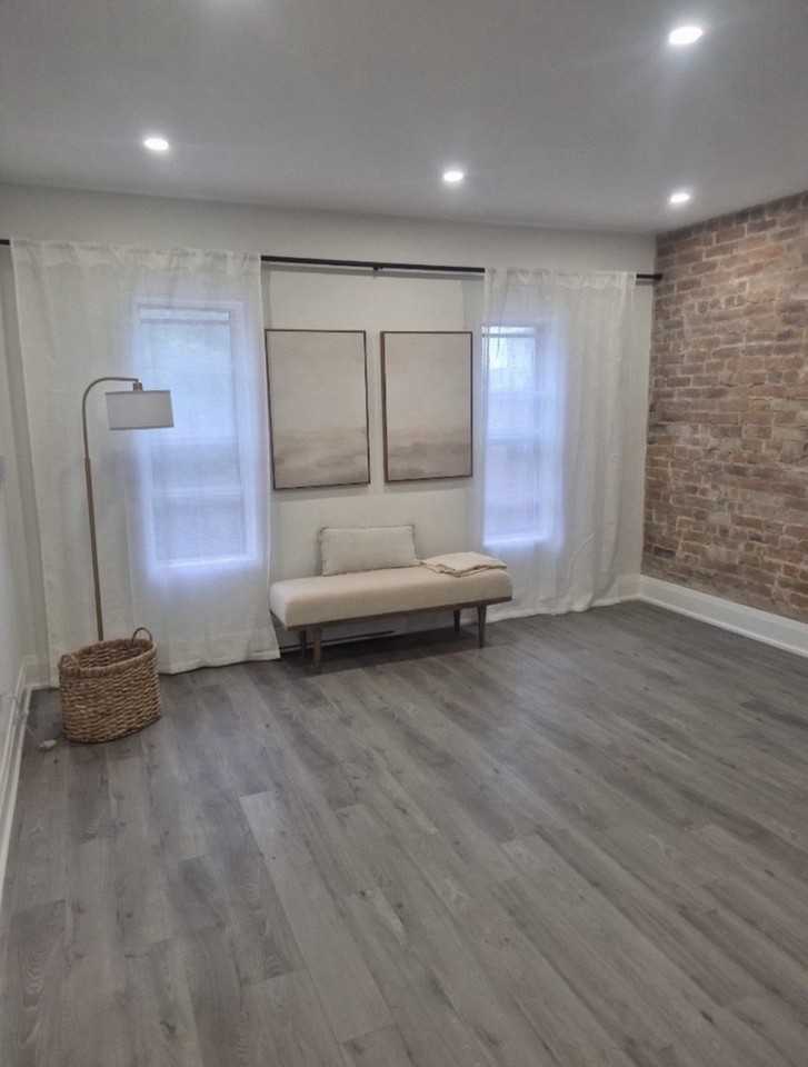 2747 Dundas St W - Photo 5 of 19