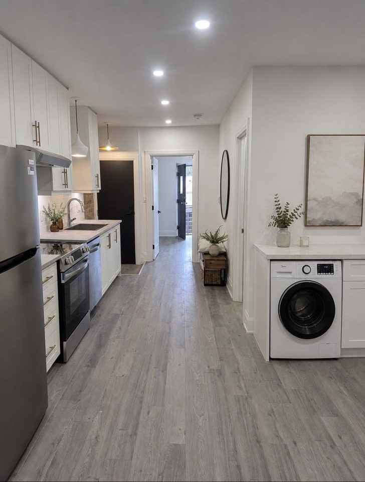 2747 Dundas St W - Photo 6 of 19