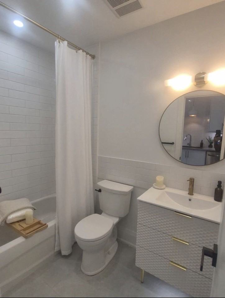 2747 Dundas St W - Photo 7 of 19