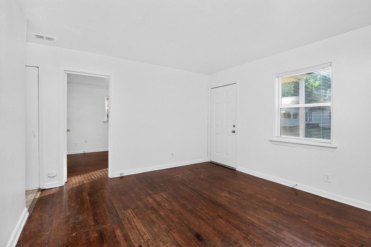 2414 Wilson Ave - Photo 4 of 18