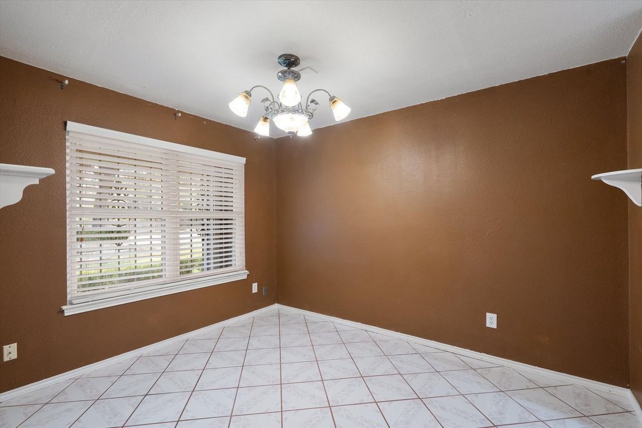 8514 Red Willow Dr - Photo 4 of 37