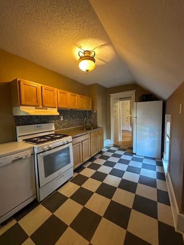 1426 Adams St Ne #3 - Photo 6 of 15