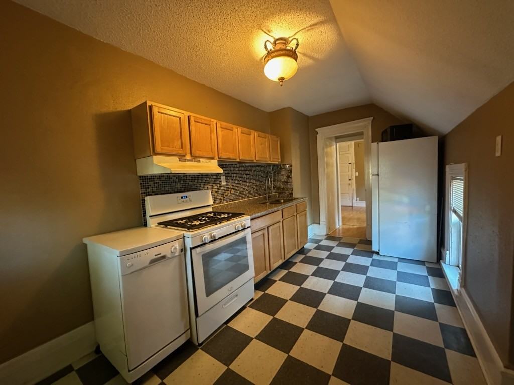 1426 Adams St Ne #3 - Photo 7 of 15